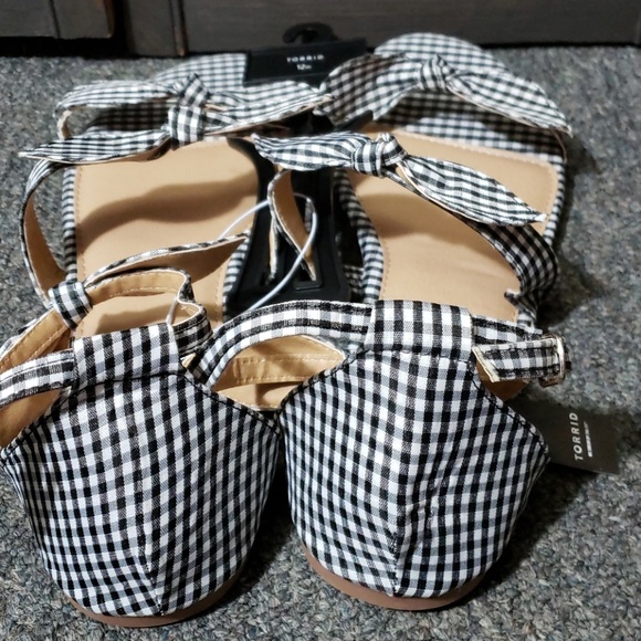 Torrid | Gingham Bow Sandal - Picture 4 of 7